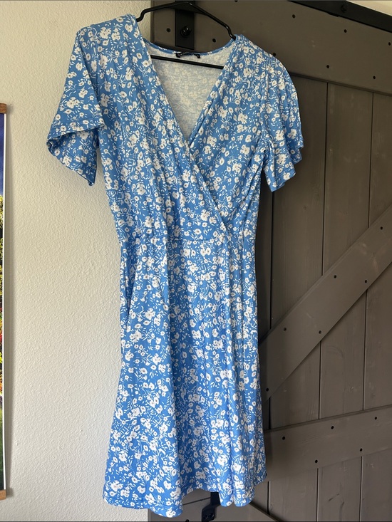 Fensace Dresses & Skirts - Light Blue Floral Wrap-Style Dress with Short Sleeves